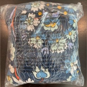 NEW Vera Bradley Fleece Travel Blanket in Floral Bursts